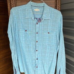 Carbon2Cobalt Blue Button-Up Shirt with Red Accents M